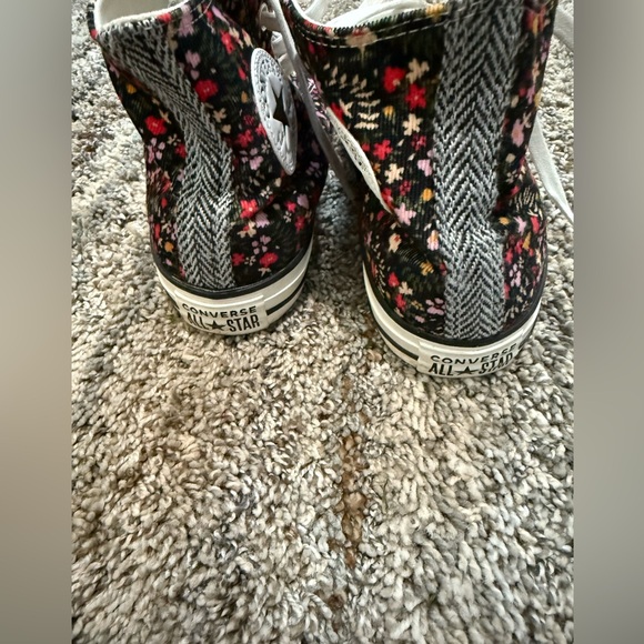 Converse Black and White with floral pattern - Picture 6 of 6